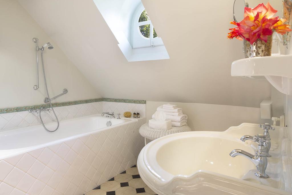 Chateau De Beneauville Bed and Breakfast Petiville  Δωμάτιο φωτογραφία