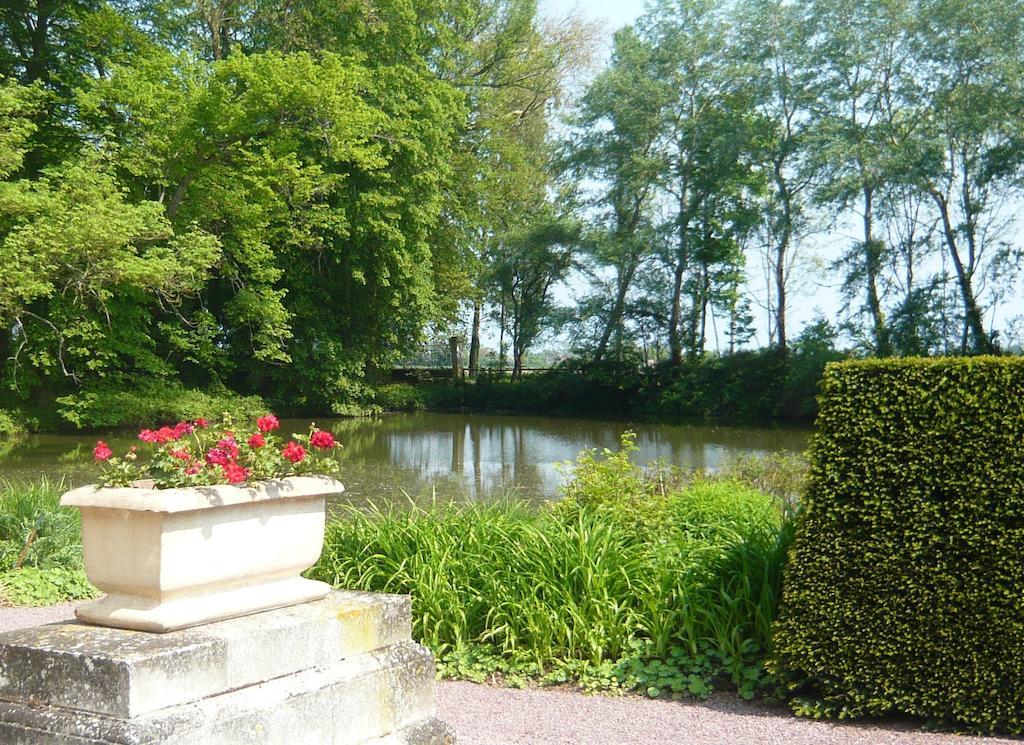 Chateau De Beneauville Bed and Breakfast Petiville  Εξωτερικό φωτογραφία