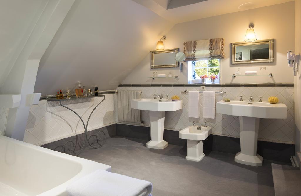 Chateau De Beneauville Bed and Breakfast Petiville  Εξωτερικό φωτογραφία